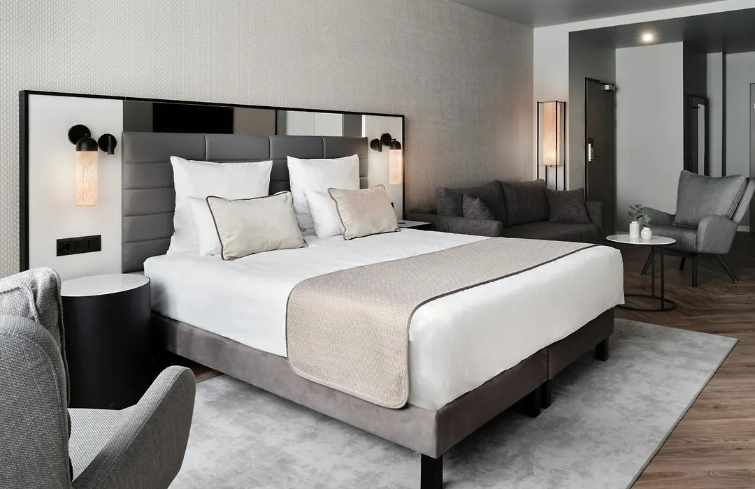 Leonardo Royal Hotel Warsaw-1