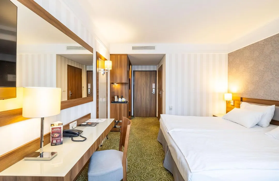 Hotel Lord - Warsaw Airport-1